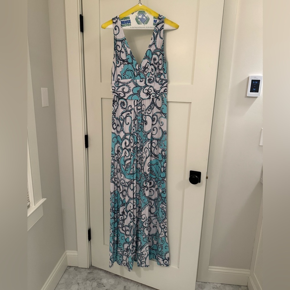 Lily Pulitzer Max Dress, size M, blue and white paisley print.